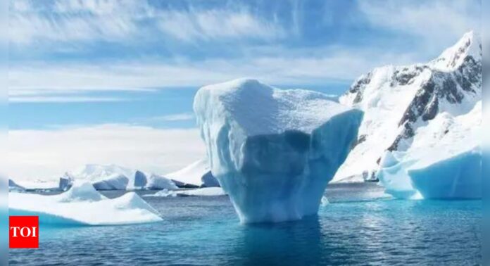 Greenland Fjord: Fuel slick from sunk ship spreads to Greenland fjord