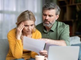 Faster brain aging linked to long-term financial hardship in new study