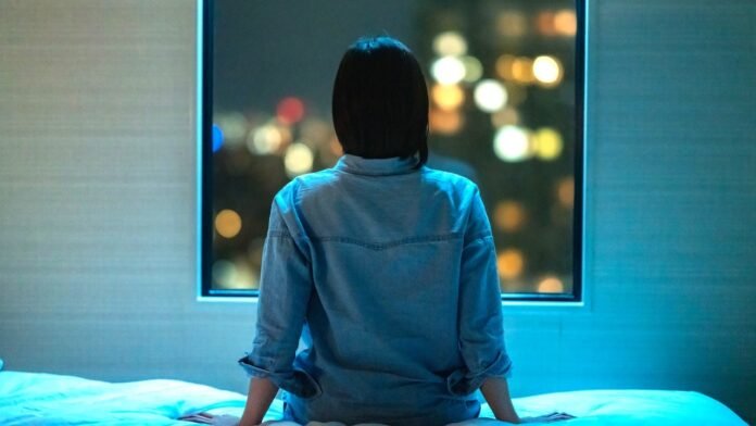 Neighborhood safety and greenery linked to longer sleep, study finds