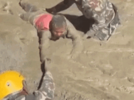 Nepal mudslide rescue video shows workers pulling people from tunnel Nepal mudslide rescue video shows workers pulling people from tunnel