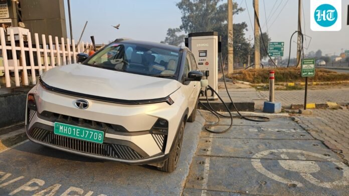 Electric vehicle retail rises 53% YoY in August, sequential sales decline in most segments