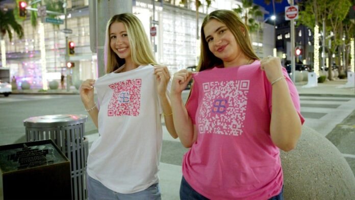 QR code clothing turns your T-shirts into a digital business card