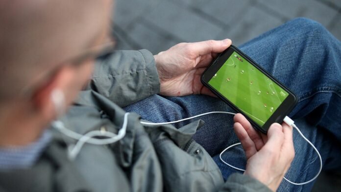 Use a VPN to stream Netflix, Hulu and ESPN safely while traveling
