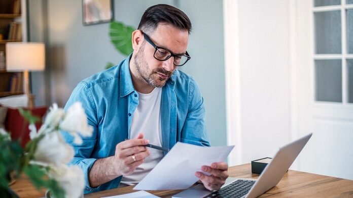 Identity theft recovery steps to freeze credit and file fraud alert