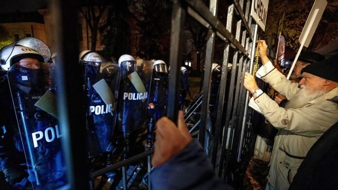 Poland protests intensify amid political dispute