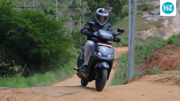 Simple Wave electric scooter gets ₹10,000 festive discount