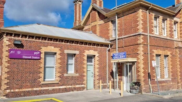 Stawell assault: 3 teens charged after autistic boy robbed near station